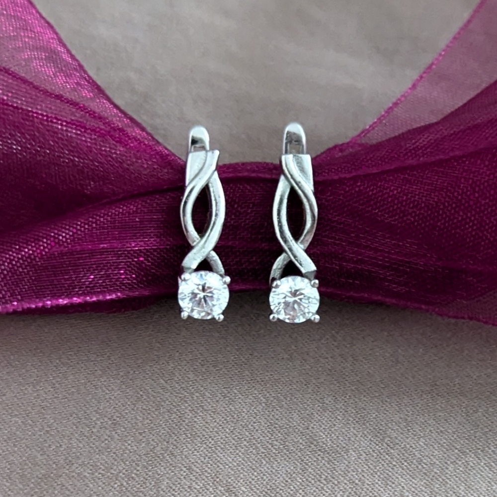 Cubic zirconia metal twist design post earrings